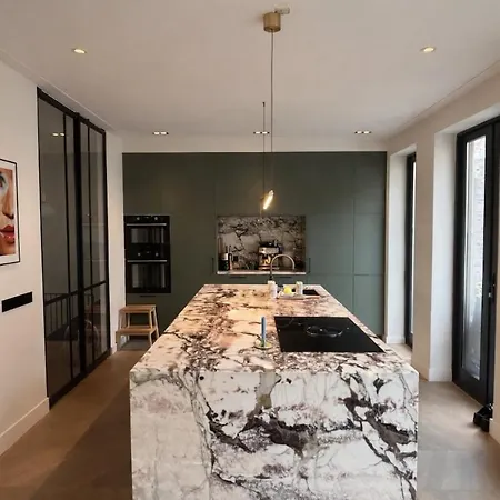Lovely Spacious Canal House In *