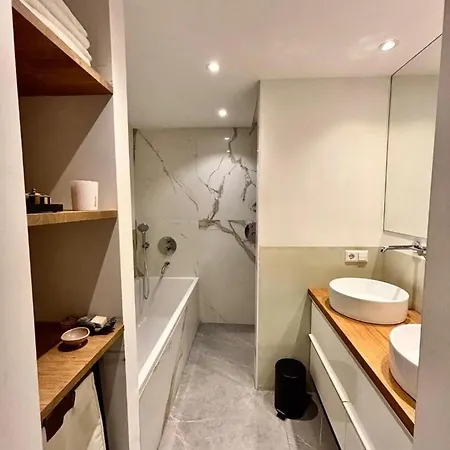Semesterbostad Lovely Spacious Canal House In *