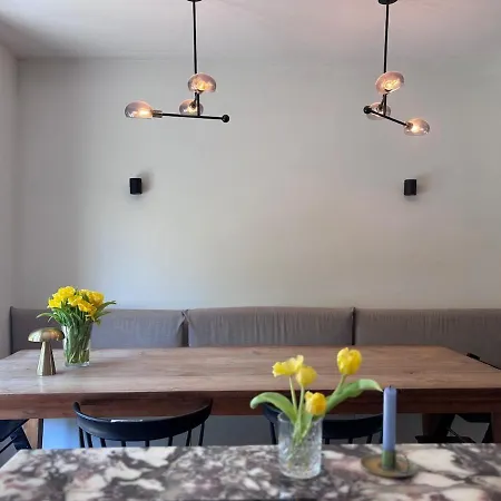 Lovely Spacious Canal House In Semesterbostad Amsterdam