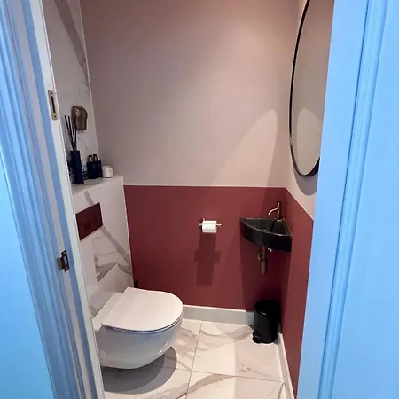 Lovely Spacious Canal House In *