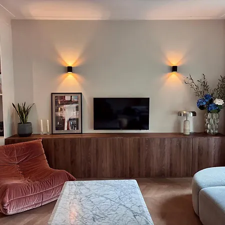 Lovely Spacious Canal House In Semesterbostad